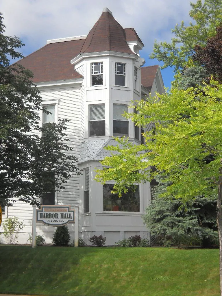 Harbor Hall Residential & Main Office - Photo 2