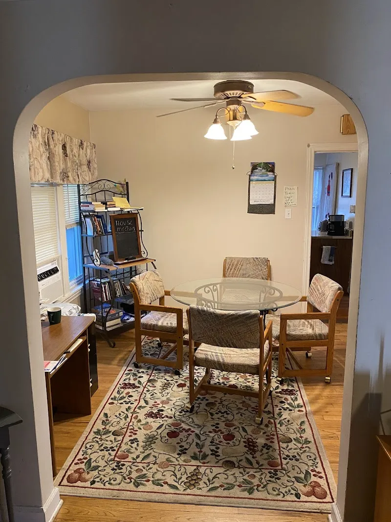 Surrender House - Photo 3