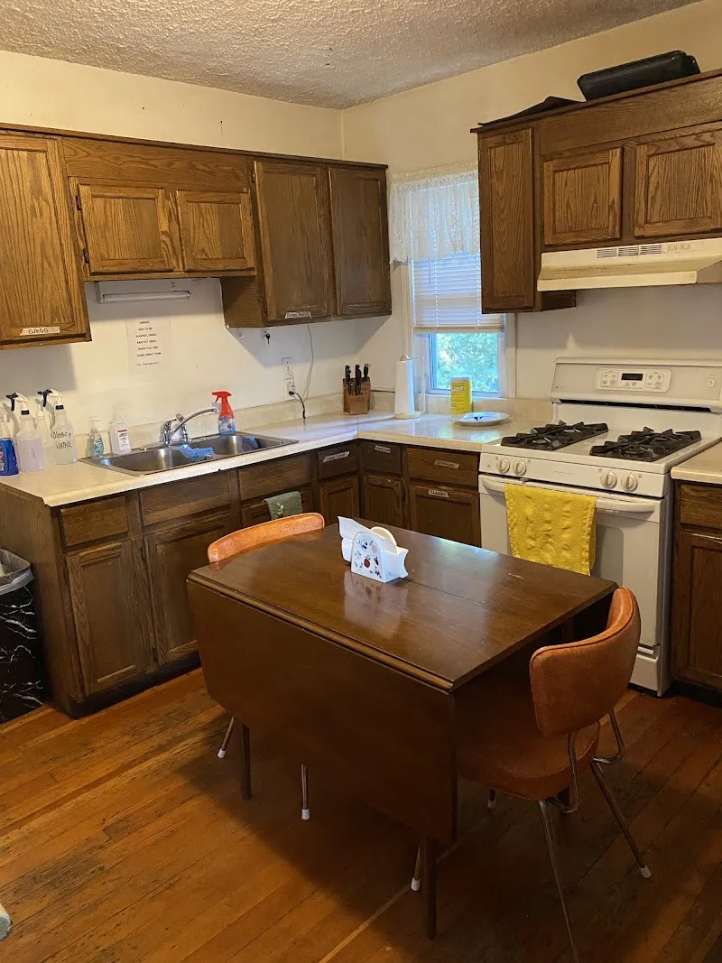 Surrender House - Photo 4