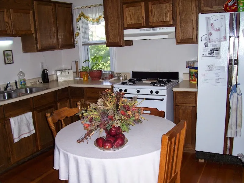 Surrender House - Photo 5