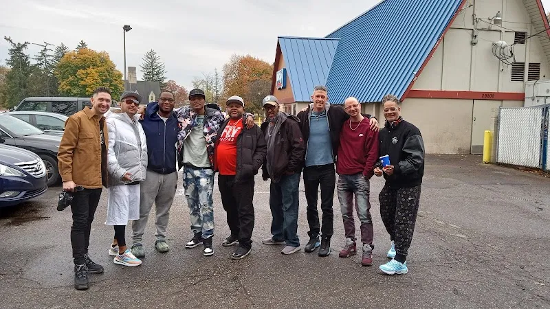 Sobriety House - Photo 3