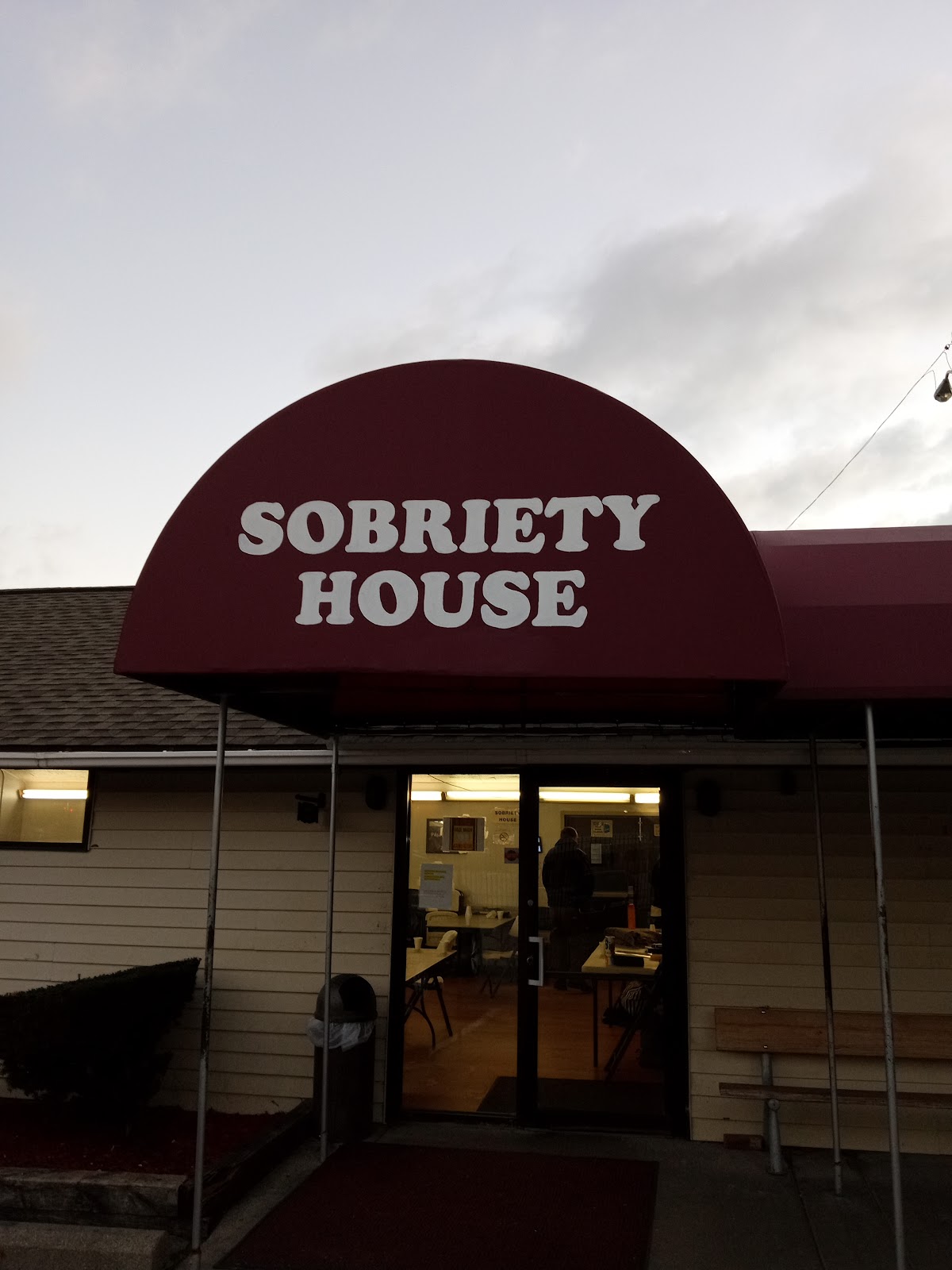 Sobriety House - Photo 6